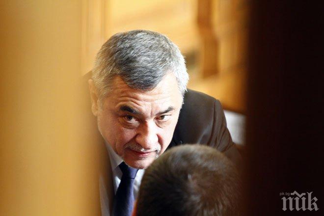 Валери Симеонов пред ПИК: Лично аз горещо препоръчвам да спрат новините на турски! На този жест държим невероятно, страшно много