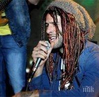 Д2 взривяват сцената с коледни песни на Бийтълс