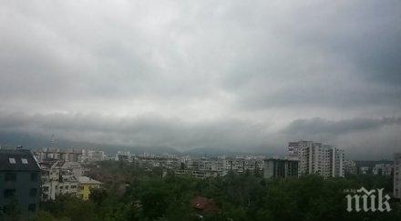 бан облаци затискат страната събота температурите 14°