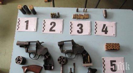 откриха боен арсенал карнобатско село снимки