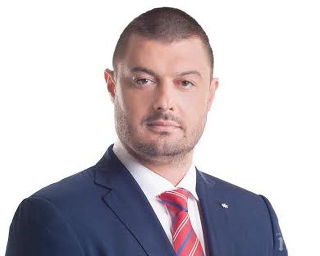 Бареков: Пред кабинета на Цветан Василев се извиваше голяма опашка не само от журналисти, а и от министри и политици! (обновена)