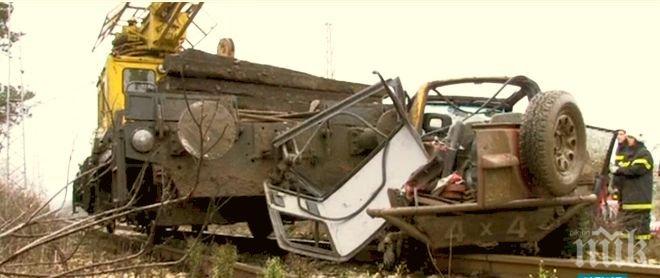 Влак помете джип край Русе (снимка)