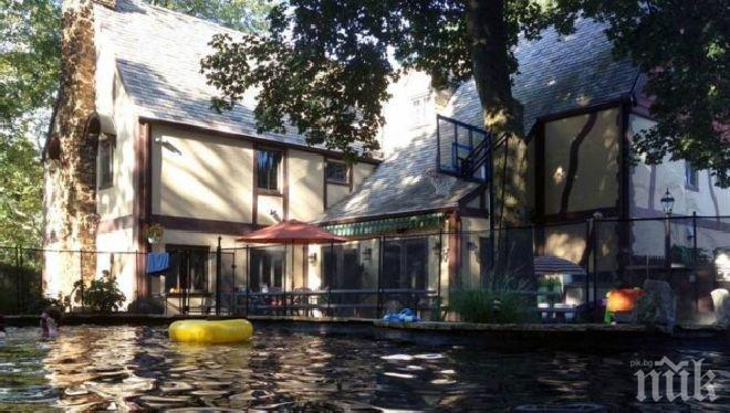 Имението на Кръстника се продава