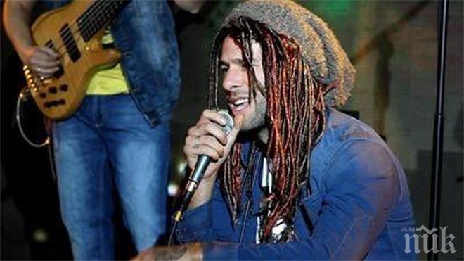 Д2 взривяват сцената с коледни песни на Бийтълс