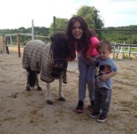 Синът на Галена се срамува от нея