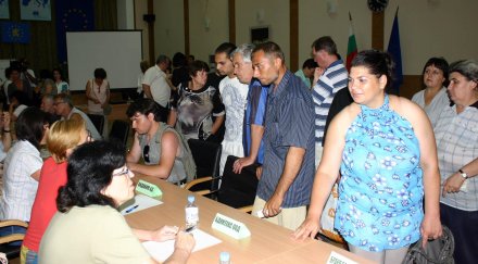 безработицата скочи година