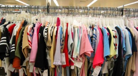 палави хлапачки откраднаха дрехи