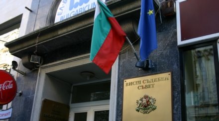 бащата съдийката наглите сяда стола марковска