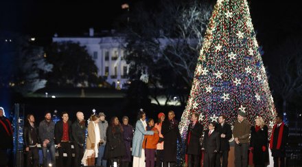 обама запали светлините коледното дърво белия дом