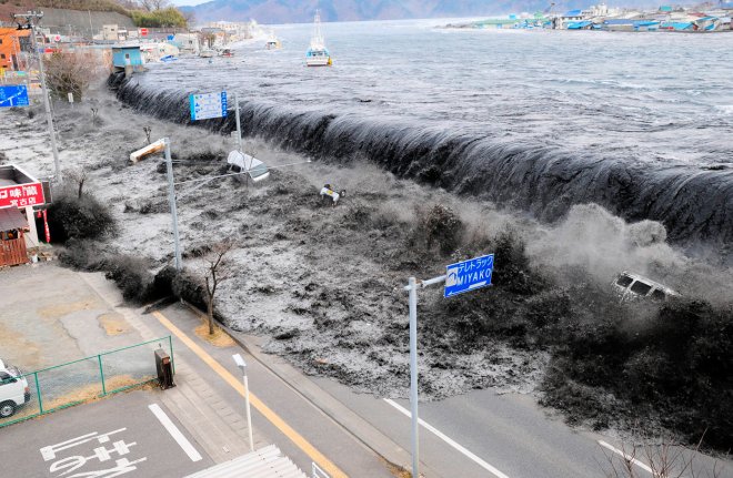 Мощно земетресение в Япония, има опасност от цунами