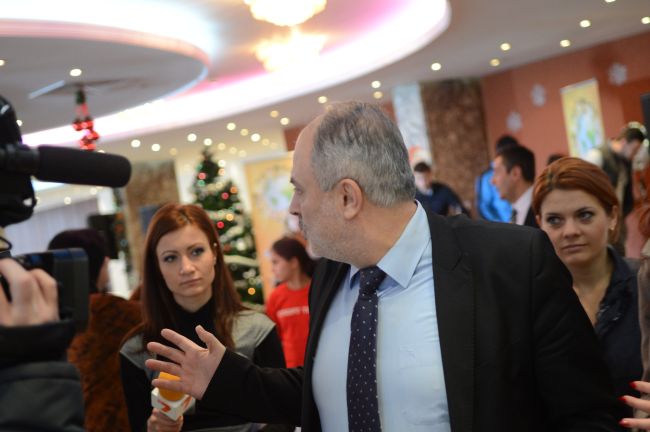 Тотю и Тотото хранят сираци, не говорят с медиите (Снимки)