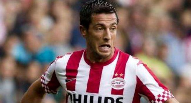 Манолев на ниво при победа на ПСВ Айндховен