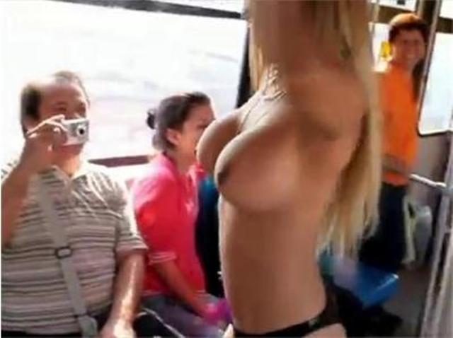 Само за мъже! Стриптийз срещу престъпността (видео) 