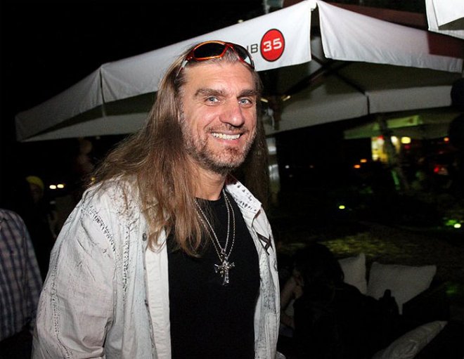 Калки показва тайния си син, пеят за квантовия преход