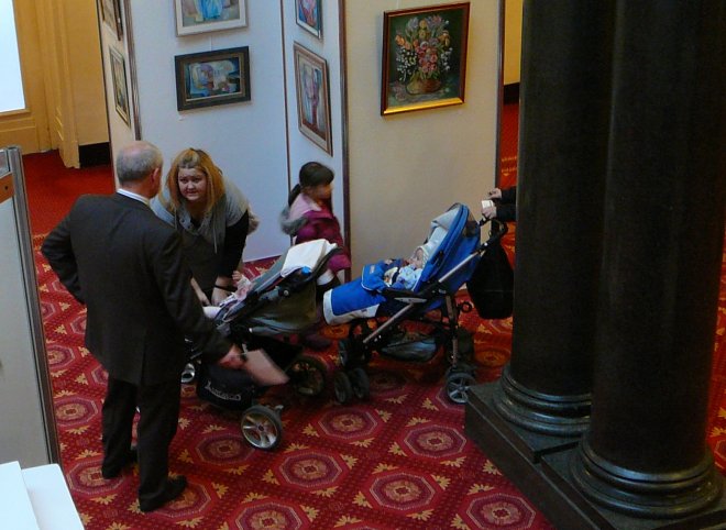 Протестиращи майки си уредиха лични срещи с гербаджии