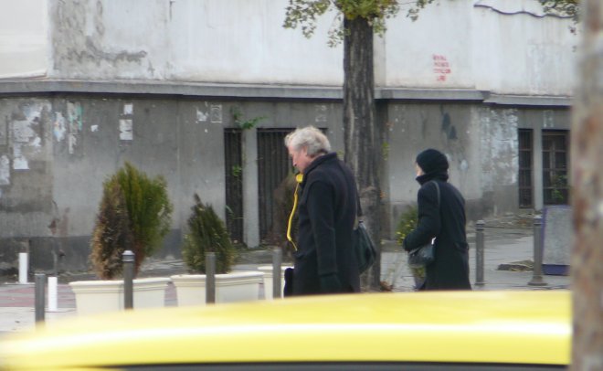 Иво Инджев с ретро телефон като на Фидосова