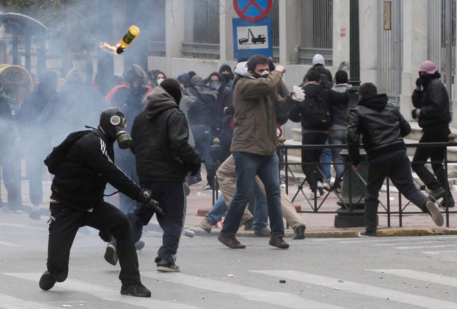 Масов бой между студенти и полицаи в Атина
