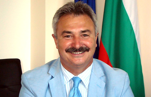 Обвиниха кмет, отклонил 700 бона от такса смет