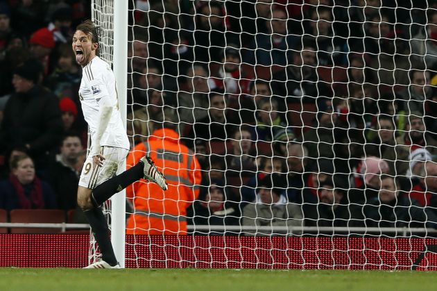 Нападател на Суонзи вдигна цената си 14 пъти