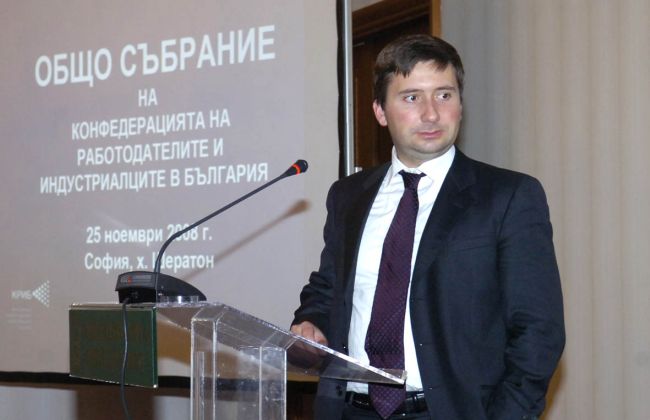 Алфа банк търгува Капитал с Корпоративна банка