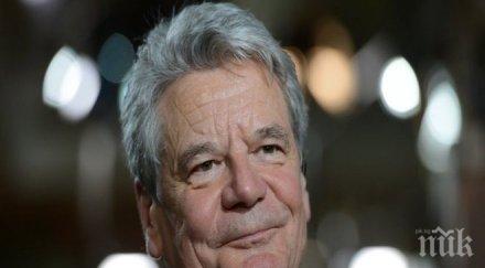 президентът германия ударен яйце главата