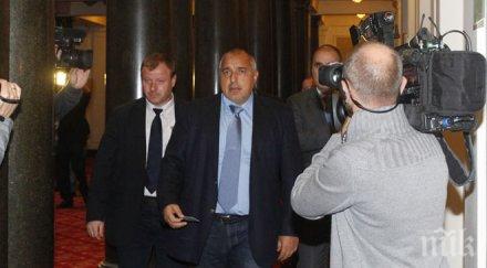 първо пик бойко застана плътно кубрат премиерът поздравявам кобрата изправи смело такава машина