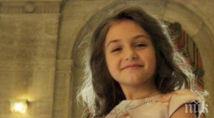 крисия пее лувъра