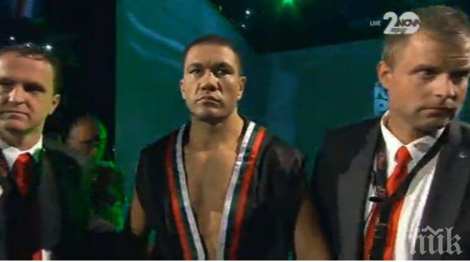 Извънредно! Кубрат Пулев кацна на летище София, фенове скандират одобрително (допълнена)