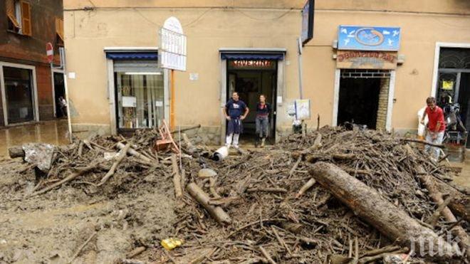 Кошмар! 70 ковчега са били отнесени от потоп в гробището в Генуа