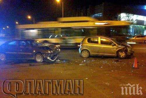 Адска катастрофа в Бургас! Две коли се помляха до неузнаваемост в близост до КАТ (снимки)
