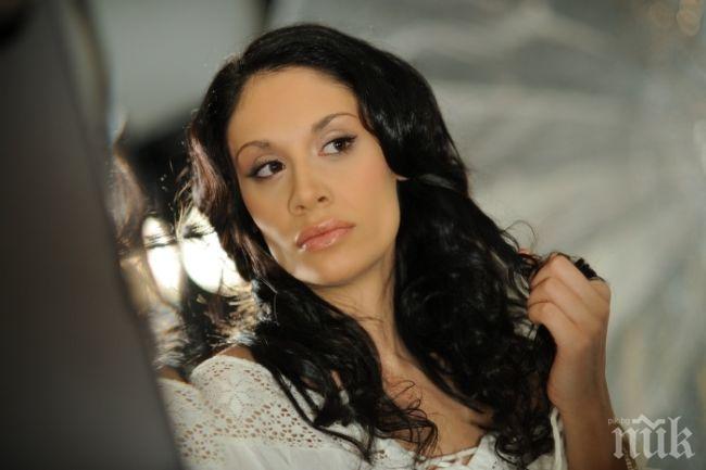 Горещо! Мариана Попова заголи гръд (снимка)