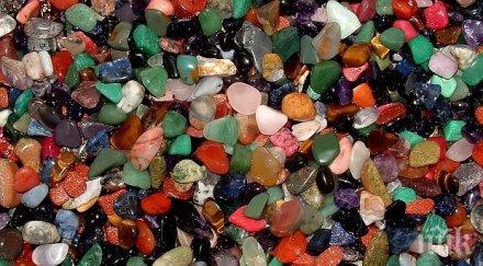 китаец криел мазето тон пари брой скъпоценни камъни нефрит