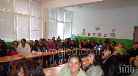 възрастни радомир завършиха курс ограмотяване