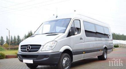 микробус пълен пътници заседна локва русенски булевард