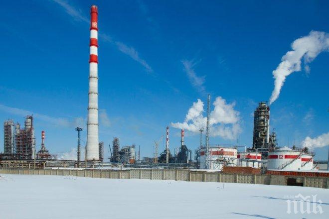 Жесток инцидент на територията на Лукойл Нефтохим, мъж е със страшни изгаряния