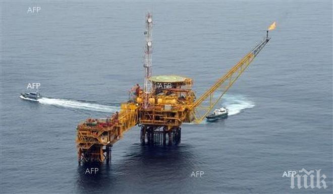 Цената на петрола пада главоломно