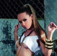 Лора Караджова: Започнах да влизам в ролята на майка, въпреки че ми звучи смешно като казвам „дъщеря ми”
