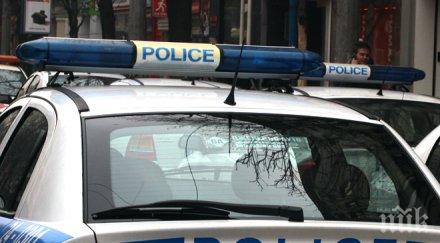 кола влезе двора частен дом бягайки полицията тон крадени дърва