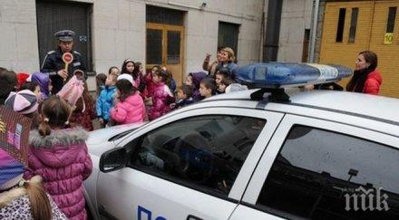 първокласници посетиха полицията велико търново