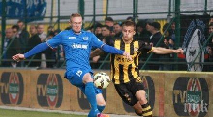 екшън левски класически ботев двама изгонени лютата битка терена коматево