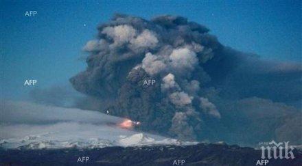 два вулкана полуостров камчатка изхвърлят пепел