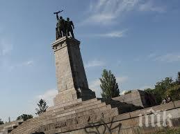 снимат клип паметника съветската армия