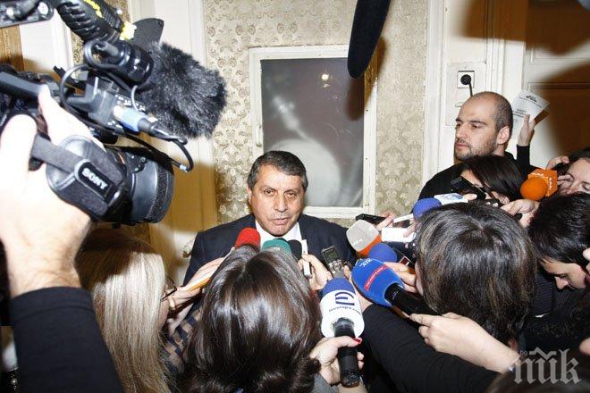 Драма в парламента! Почина майката на Бат Сали