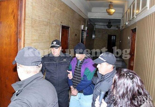 Брат натопи сестра си за екзекуцията на баща им