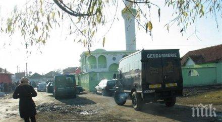 полицията извежда хора блокираните къщи джамията пазарджик