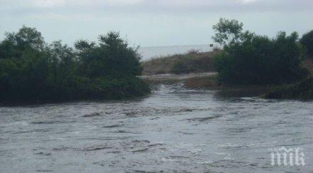 души загинаха воден потоп колумбия