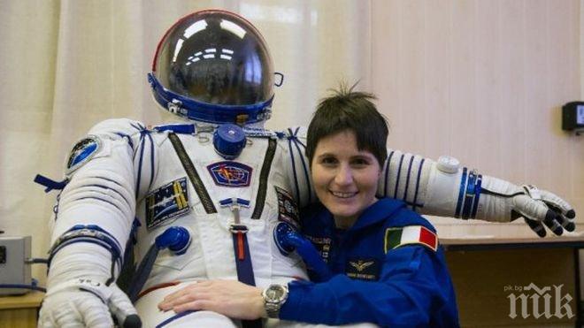Италия се радва на първата си космонавтка