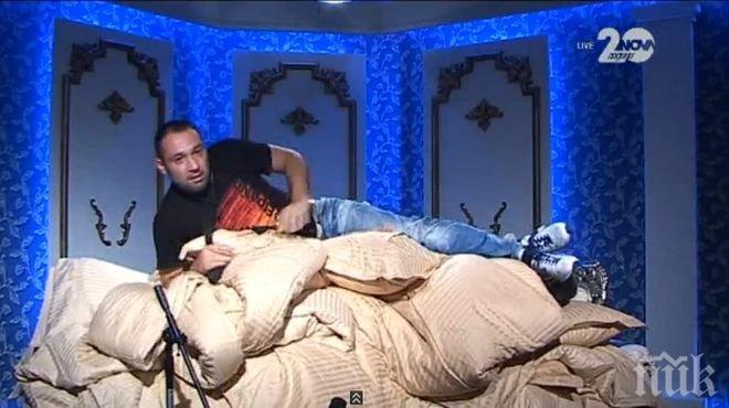 Съквартирантите ядосаха Биг Брадър, той ги остави без завивки
