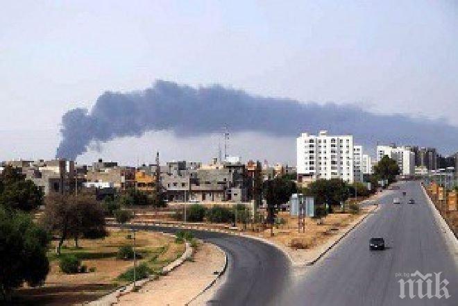 Бомбардираха единственото работещо летище в Триполи 