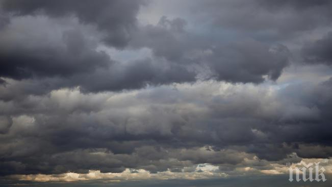 Студът продължава да сковава страната! Утре ще е предимно облачно, но без валежи